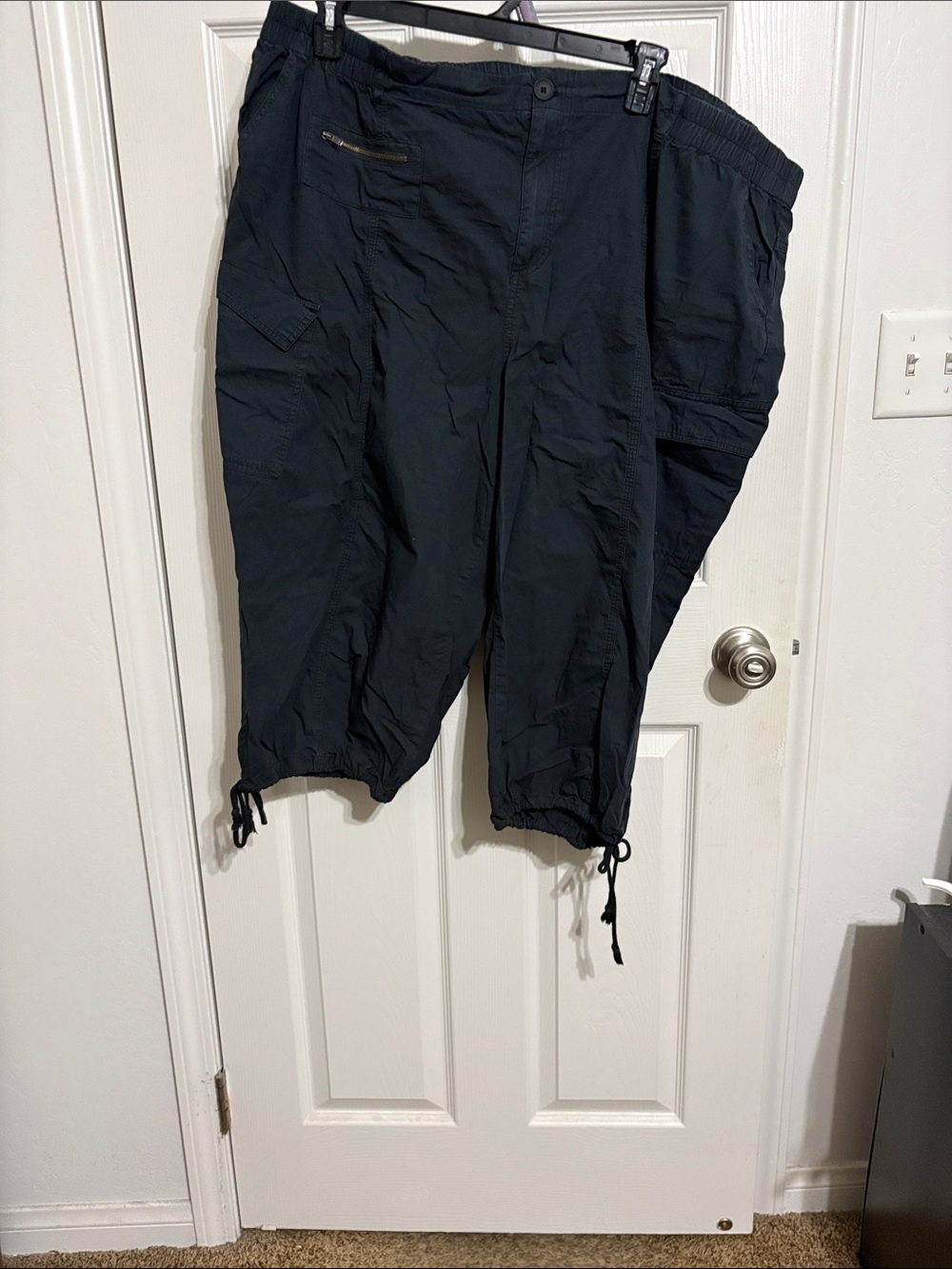 wild fable Men's Black Cargo Capris with Drawstring Hems